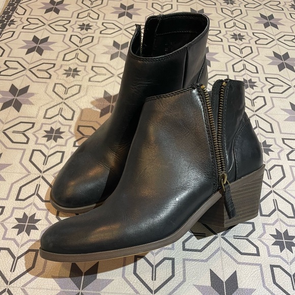 Vintage Gap Black Side Zipper Ankle Boot - Picture 10 of 11
